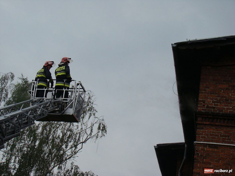 Zdjęcie w galerii na portalu naszraciborz.pl: Pożar w budynku przy Kolejowej wiadomości z regionu