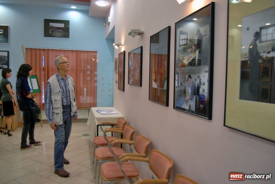 Zdjęcie w galerii na portalu naszraciborz.pl: Ginące zawody uchwycone obiektywem wiadomości z regionu