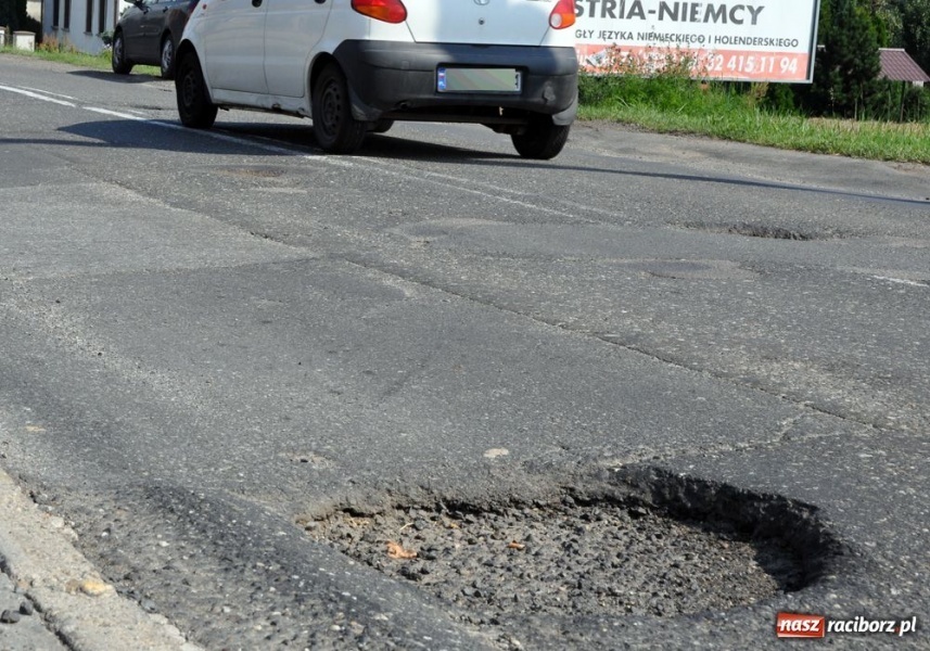 Zdjęcie w galerii na portalu naszraciborz.pl: Negocjacje trwają, dziury coraz większe wiadomości z regionu