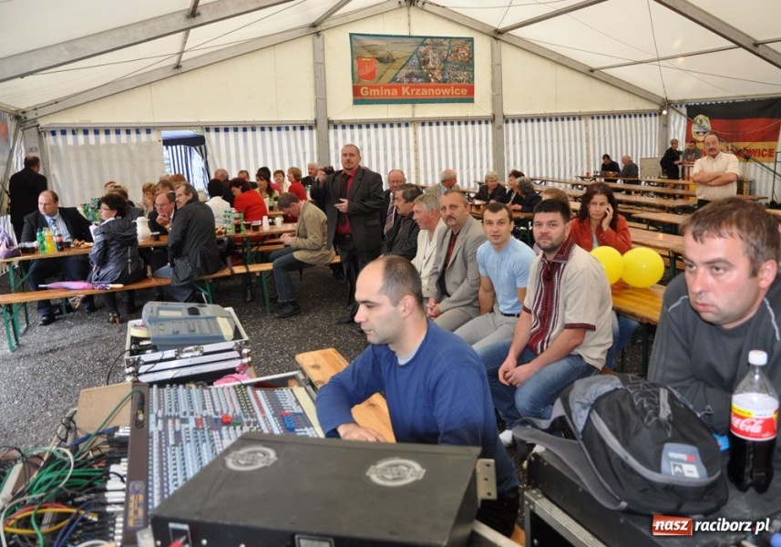 Zdjęcie w galerii na portalu naszraciborz.pl: 10. Dni Krzanowic. Pierwsze w deszczu wiadomości z regionu