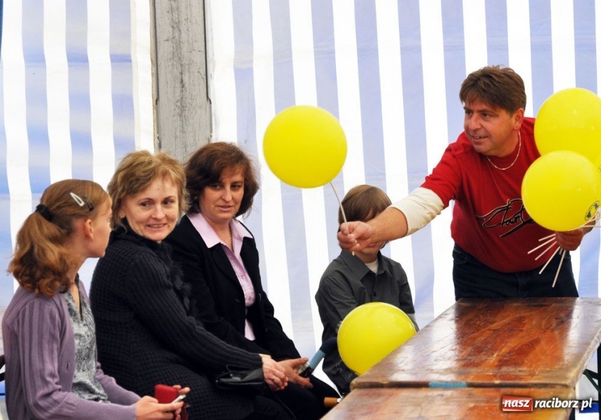 Zdjęcie w galerii na portalu naszraciborz.pl: 10. Dni Krzanowic. Pierwsze w deszczu wiadomości z regionu