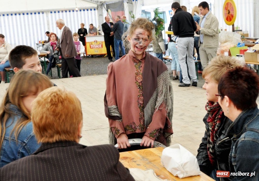 Zdjęcie w galerii na portalu naszraciborz.pl: 10. Dni Krzanowic. Pierwsze w deszczu wiadomości z regionu