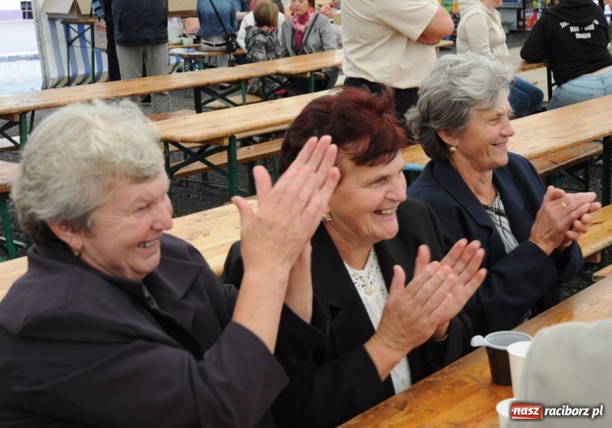 Zdjęcie w galerii na portalu naszraciborz.pl: 10. Dni Krzanowic. Pierwsze w deszczu wiadomości z regionu