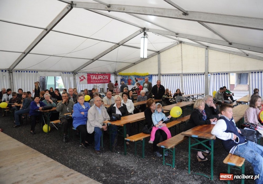 Zdjęcie w galerii na portalu naszraciborz.pl: 10. Dni Krzanowic. Pierwsze w deszczu wiadomości z regionu