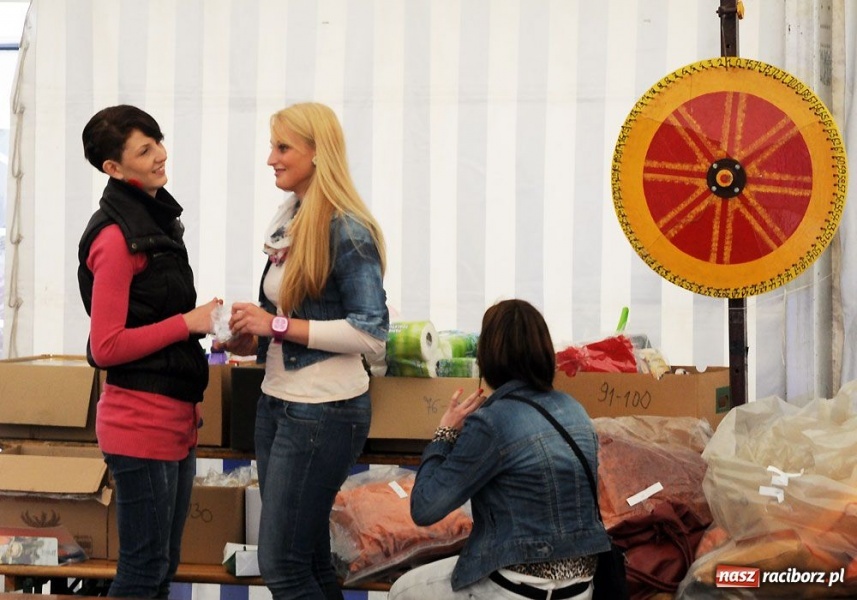 Zdjęcie w galerii na portalu naszraciborz.pl: 10. Dni Krzanowic. Pierwsze w deszczu wiadomości z regionu