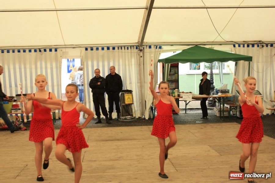 Zdjęcie w galerii na portalu naszraciborz.pl: 10. Dni Krzanowic. Pierwsze w deszczu wiadomości z regionu