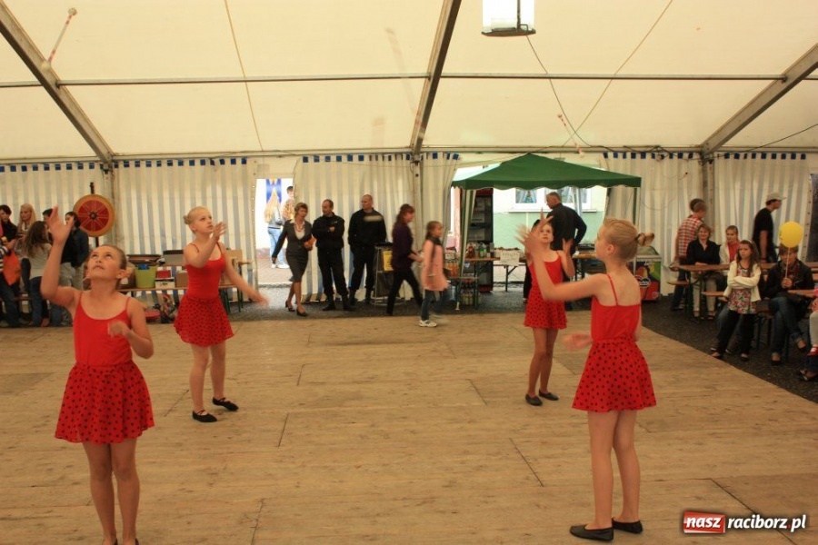 Zdjęcie w galerii na portalu naszraciborz.pl: 10. Dni Krzanowic. Pierwsze w deszczu wiadomości z regionu