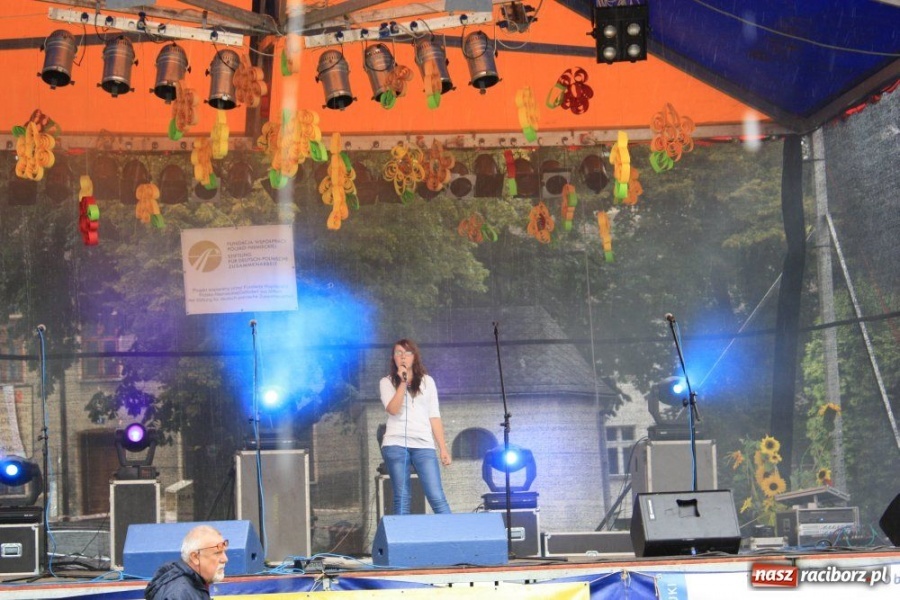 Zdjęcie w galerii na portalu naszraciborz.pl: 10. Dni Krzanowic. Pierwsze w deszczu wiadomości z regionu