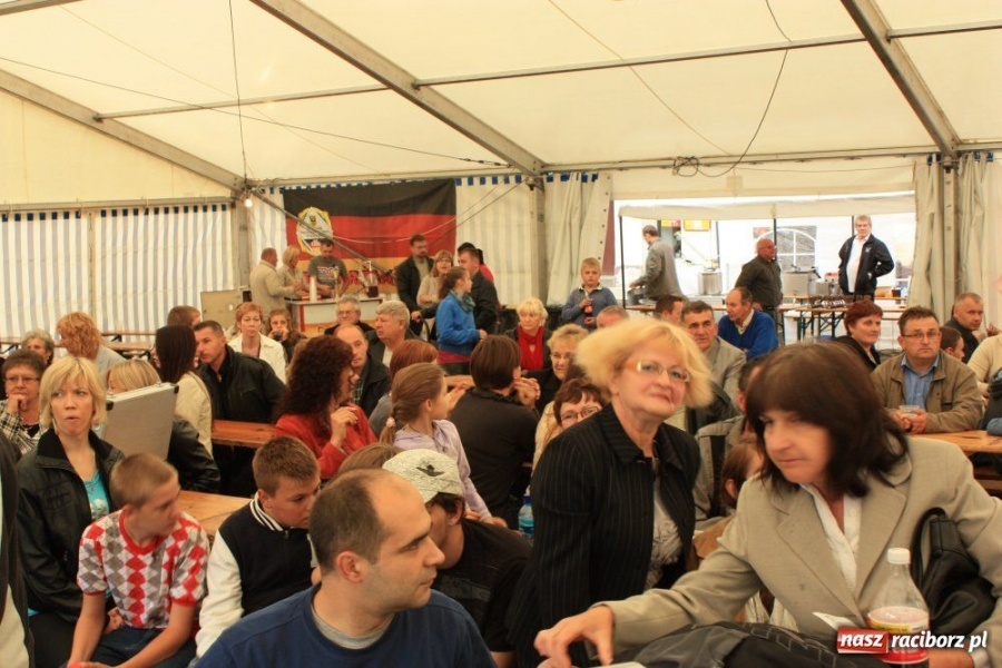 Zdjęcie w galerii na portalu naszraciborz.pl: 10. Dni Krzanowic. Pierwsze w deszczu wiadomości z regionu