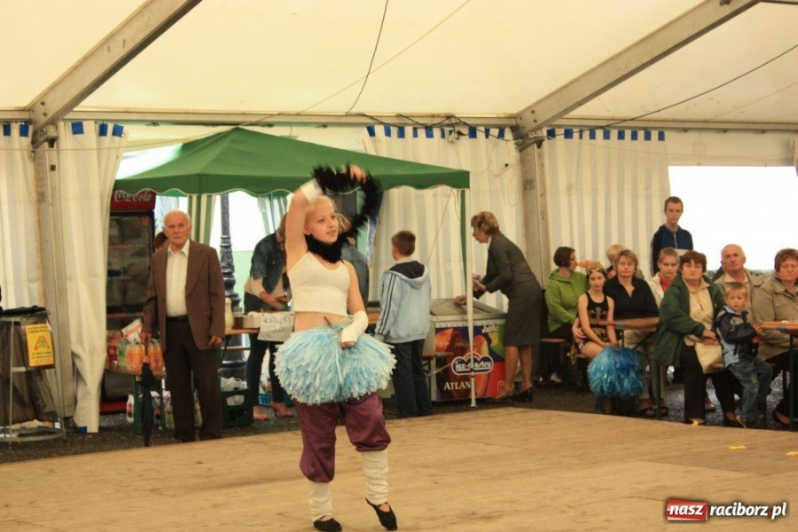 Zdjęcie w galerii na portalu naszraciborz.pl: 10. Dni Krzanowic. Pierwsze w deszczu wiadomości z regionu