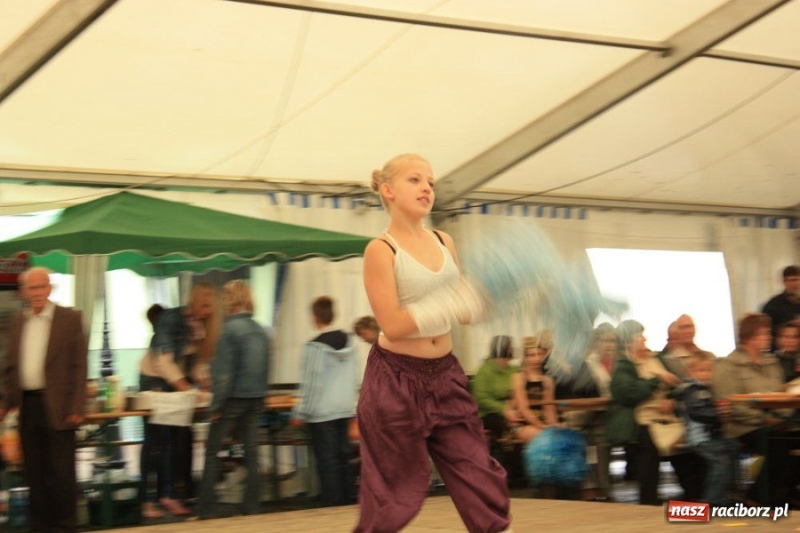 Zdjęcie w galerii na portalu naszraciborz.pl: 10. Dni Krzanowic. Pierwsze w deszczu wiadomości z regionu