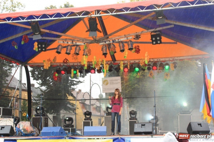 Zdjęcie w galerii na portalu naszraciborz.pl: 10. Dni Krzanowic. Pierwsze w deszczu wiadomości z regionu