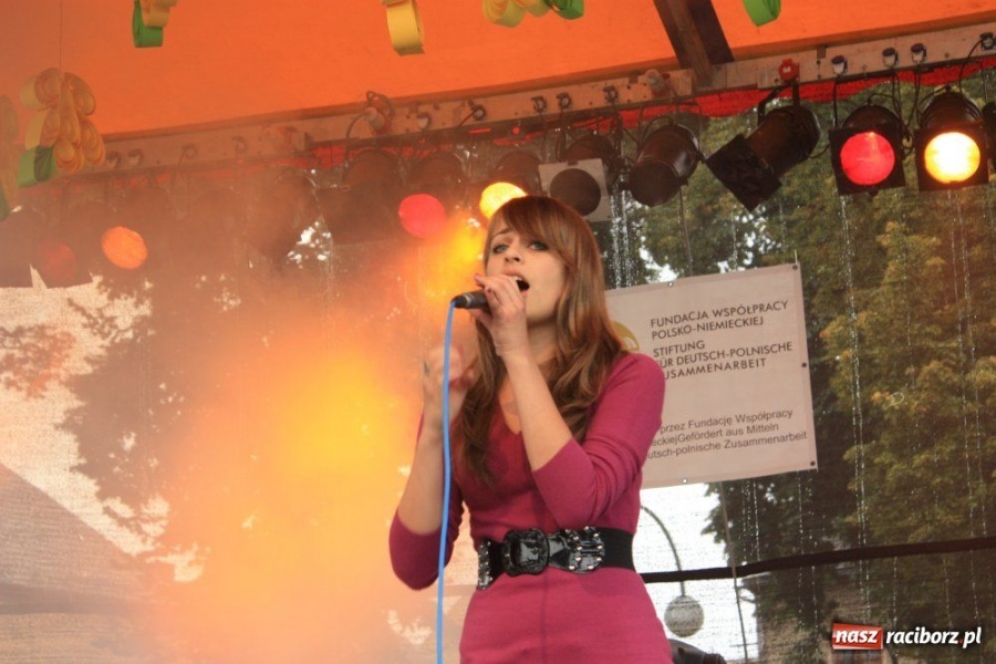 Zdjęcie w galerii na portalu naszraciborz.pl: 10. Dni Krzanowic. Pierwsze w deszczu wiadomości z regionu