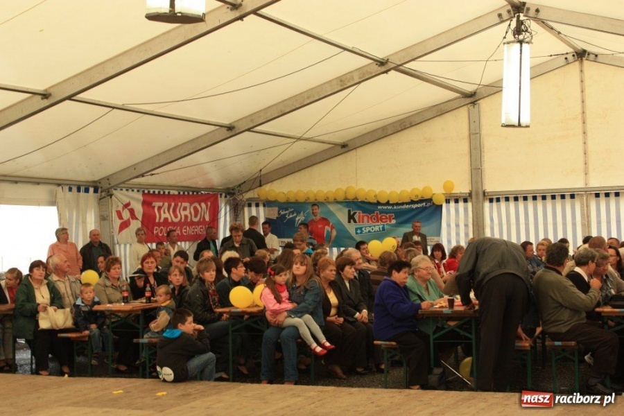 Zdjęcie w galerii na portalu naszraciborz.pl: 10. Dni Krzanowic. Pierwsze w deszczu wiadomości z regionu