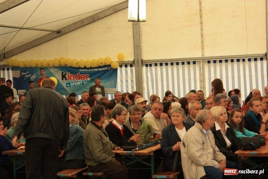 Zdjęcie w galerii na portalu naszraciborz.pl: 10. Dni Krzanowic. Pierwsze w deszczu wiadomości z regionu