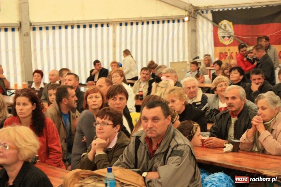 Zdjęcie w galerii na portalu naszraciborz.pl: 10. Dni Krzanowic. Pierwsze w deszczu wiadomości z regionu