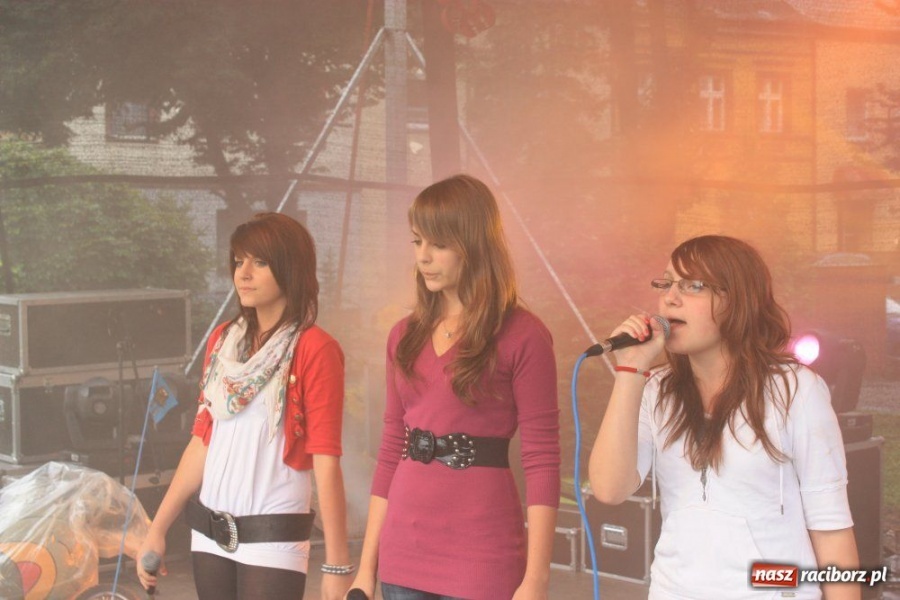 Zdjęcie w galerii na portalu naszraciborz.pl: 10. Dni Krzanowic. Pierwsze w deszczu wiadomości z regionu