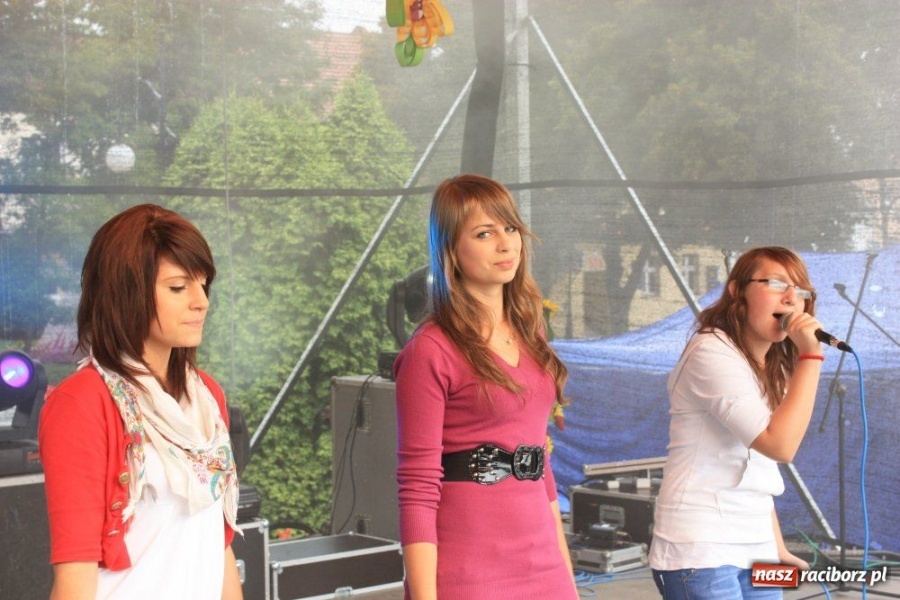 Zdjęcie w galerii na portalu naszraciborz.pl: 10. Dni Krzanowic. Pierwsze w deszczu wiadomości z regionu