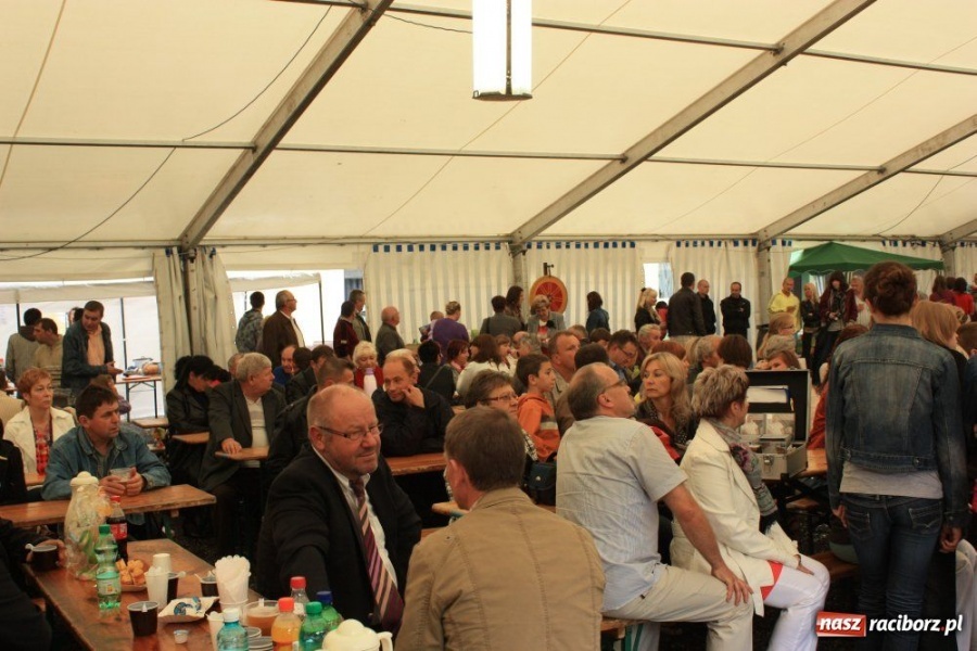 Zdjęcie w galerii na portalu naszraciborz.pl: 10. Dni Krzanowic. Pierwsze w deszczu wiadomości z regionu
