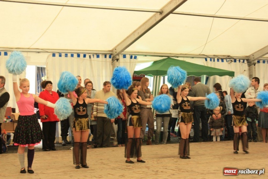 Zdjęcie w galerii na portalu naszraciborz.pl: 10. Dni Krzanowic. Pierwsze w deszczu wiadomości z regionu