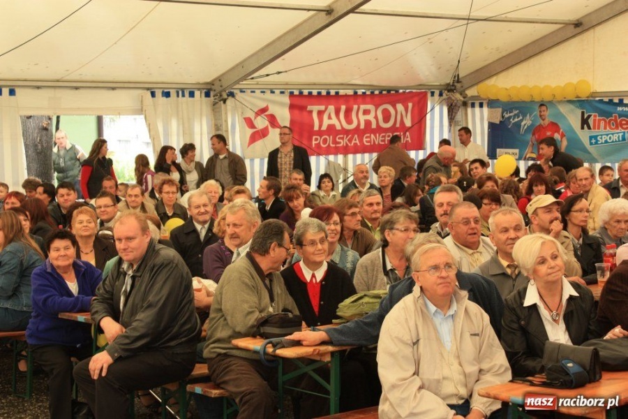 Zdjęcie w galerii na portalu naszraciborz.pl: 10. Dni Krzanowic. Pierwsze w deszczu wiadomości z regionu