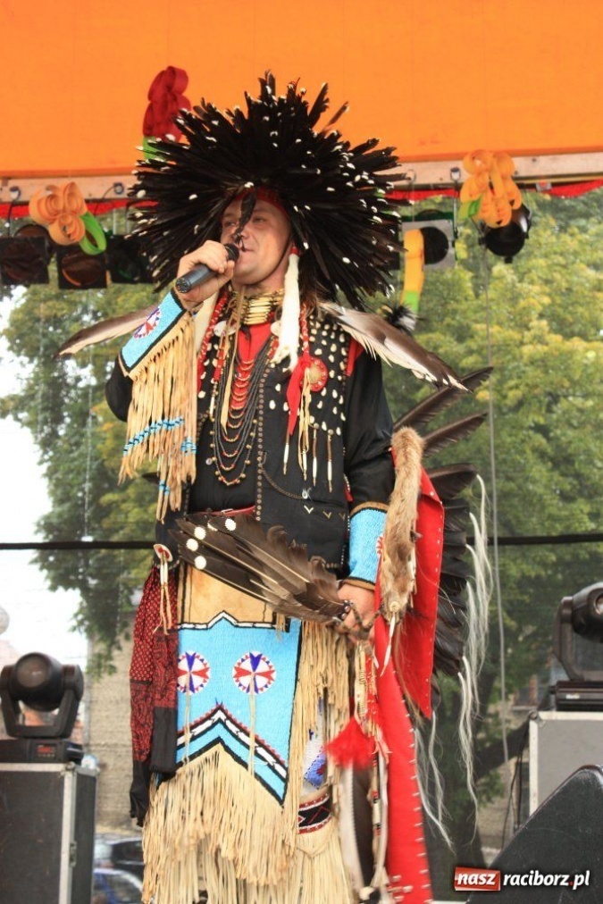 Zdjęcie w galerii na portalu naszraciborz.pl: 10. Dni Krzanowic. Pierwsze w deszczu wiadomości z regionu