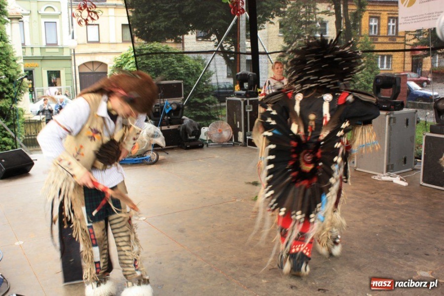 Zdjęcie w galerii na portalu naszraciborz.pl: 10. Dni Krzanowic. Pierwsze w deszczu wiadomości z regionu