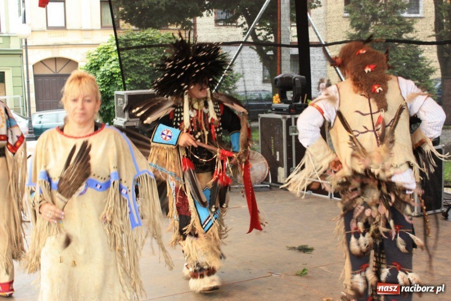 Zdjęcie w galerii na portalu naszraciborz.pl: 10. Dni Krzanowic. Pierwsze w deszczu wiadomości z regionu