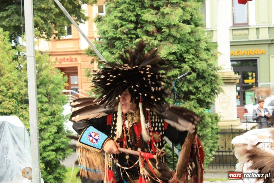 Zdjęcie w galerii na portalu naszraciborz.pl: 10. Dni Krzanowic. Pierwsze w deszczu wiadomości z regionu