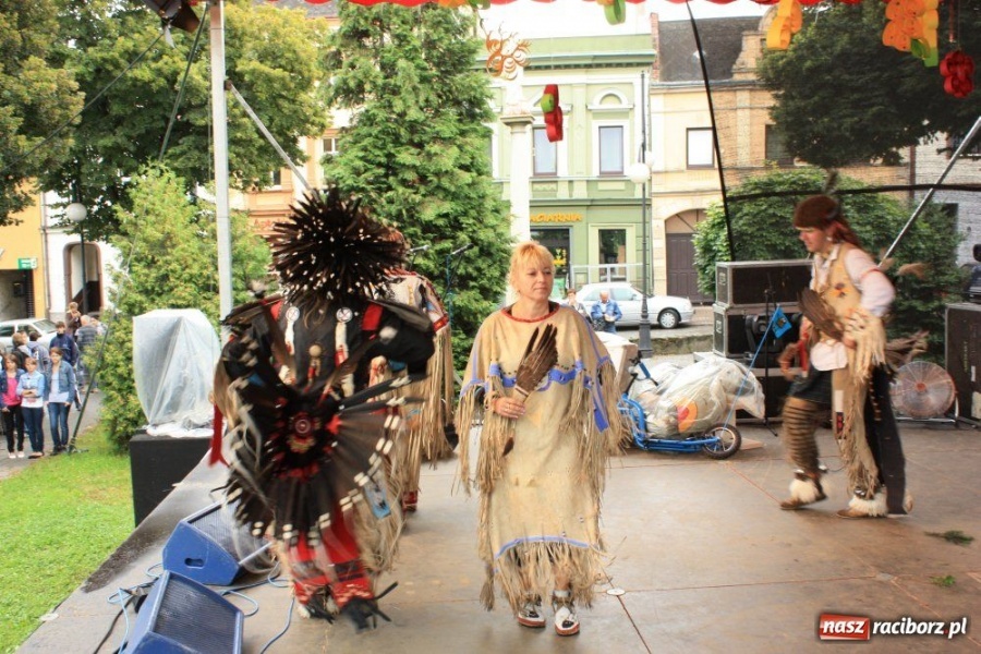 Zdjęcie w galerii na portalu naszraciborz.pl: 10. Dni Krzanowic. Pierwsze w deszczu wiadomości z regionu