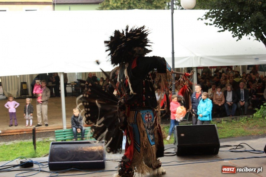 Zdjęcie w galerii na portalu naszraciborz.pl: 10. Dni Krzanowic. Pierwsze w deszczu wiadomości z regionu