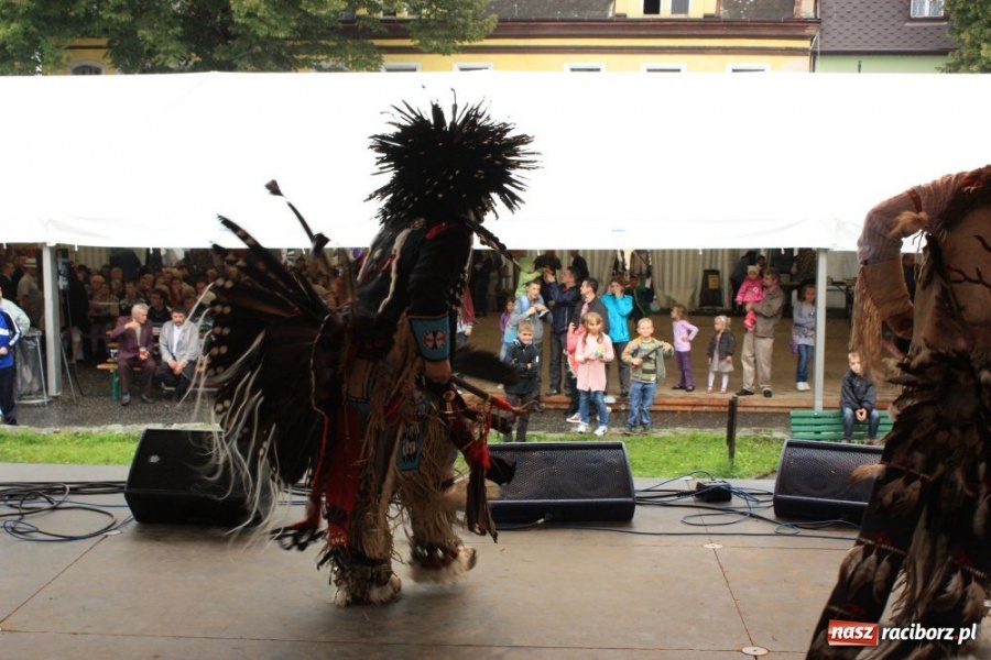 Zdjęcie w galerii na portalu naszraciborz.pl: 10. Dni Krzanowic. Pierwsze w deszczu wiadomości z regionu