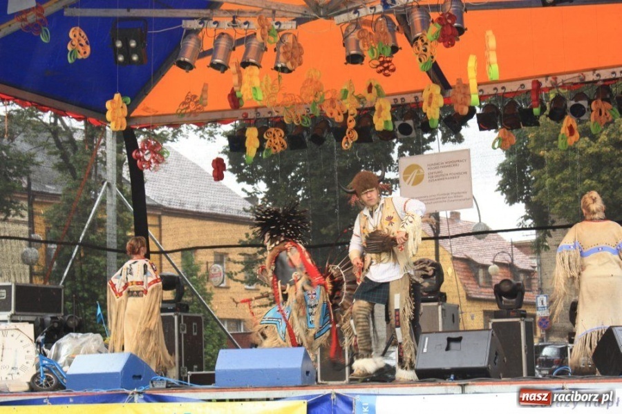 Zdjęcie w galerii na portalu naszraciborz.pl: 10. Dni Krzanowic. Pierwsze w deszczu wiadomości z regionu