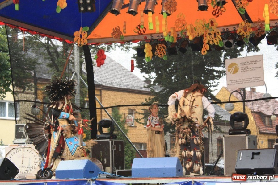 Zdjęcie w galerii na portalu naszraciborz.pl: 10. Dni Krzanowic. Pierwsze w deszczu wiadomości z regionu