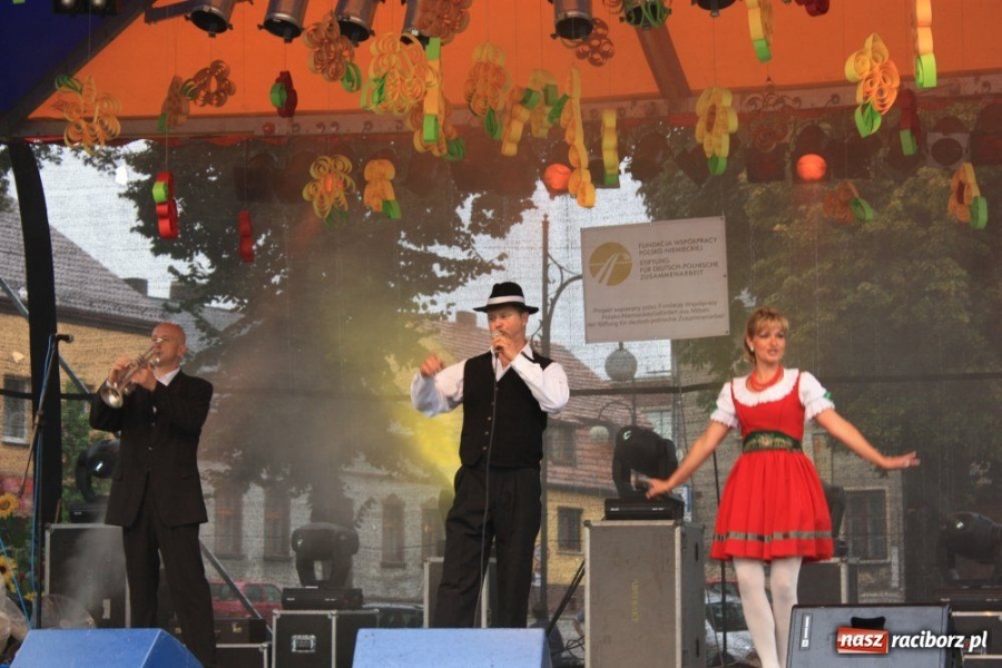 Zdjęcie w galerii na portalu naszraciborz.pl: 10. Dni Krzanowic. Pierwsze w deszczu wiadomości z regionu