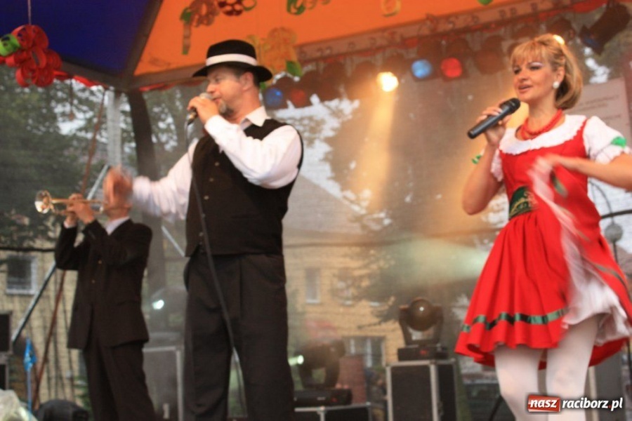 Zdjęcie w galerii na portalu naszraciborz.pl: 10. Dni Krzanowic. Pierwsze w deszczu wiadomości z regionu