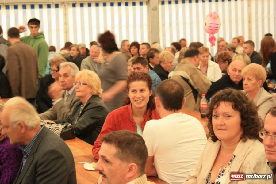 Zdjęcie w galerii na portalu naszraciborz.pl: 10. Dni Krzanowic. Pierwsze w deszczu wiadomości z regionu