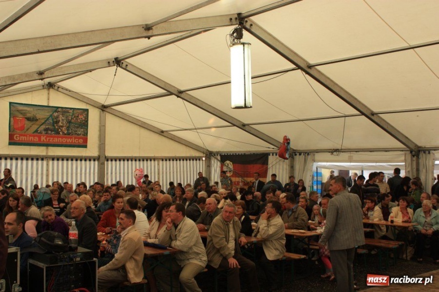 Zdjęcie w galerii na portalu naszraciborz.pl: 10. Dni Krzanowic. Pierwsze w deszczu wiadomości z regionu