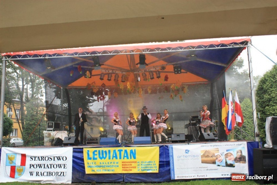 Zdjęcie w galerii na portalu naszraciborz.pl: 10. Dni Krzanowic. Pierwsze w deszczu wiadomości z regionu