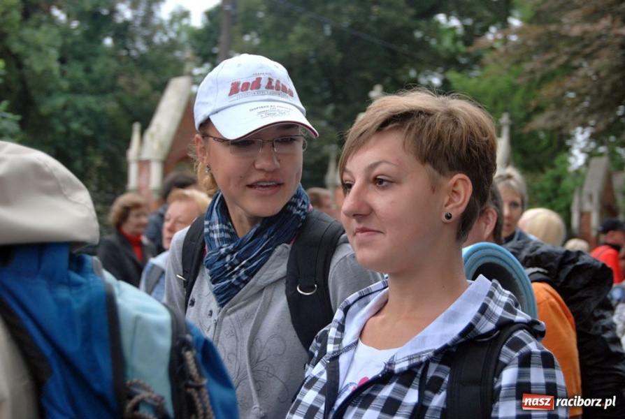 Zdjęcie w galerii na portalu naszraciborz.pl: Pielgrzymi wyruszyli na Jasną Górę wiadomości z regionu