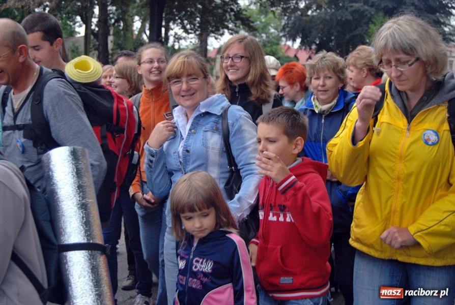 Zdjęcie w galerii na portalu naszraciborz.pl: Pielgrzymi wyruszyli na Jasną Górę wiadomości z regionu