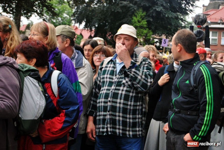 Zdjęcie w galerii na portalu naszraciborz.pl: Pielgrzymi wyruszyli na Jasną Górę wiadomości z regionu