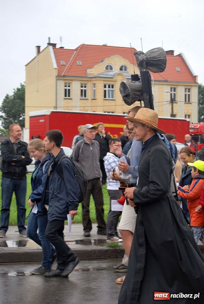 Zdjęcie w galerii na portalu naszraciborz.pl: Pielgrzymi wyruszyli na Jasną Górę wiadomości z regionu