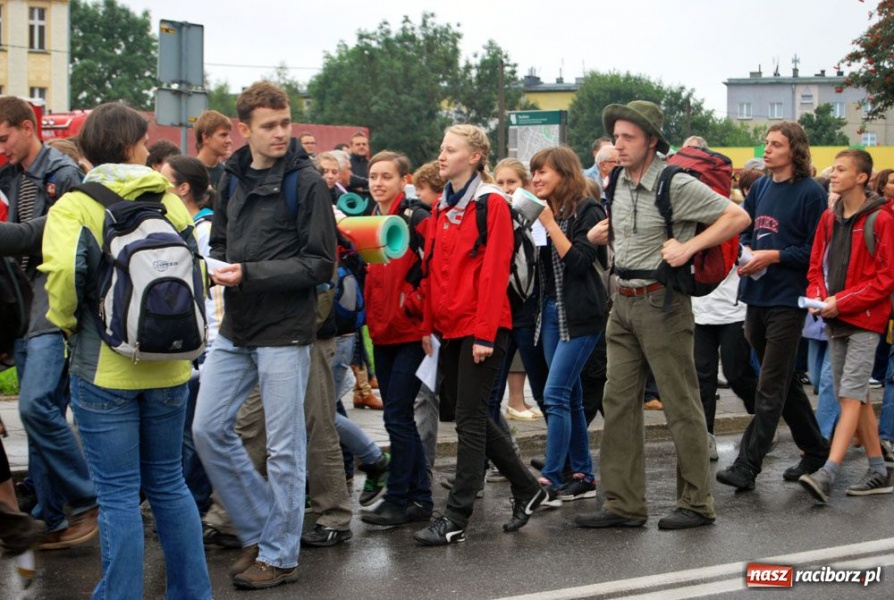 Zdjęcie w galerii na portalu naszraciborz.pl: Pielgrzymi wyruszyli na Jasną Górę wiadomości z regionu
