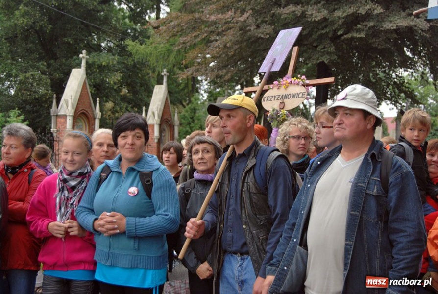 Zdjęcie w galerii na portalu naszraciborz.pl: Pielgrzymi wyruszyli na Jasną Górę wiadomości z regionu