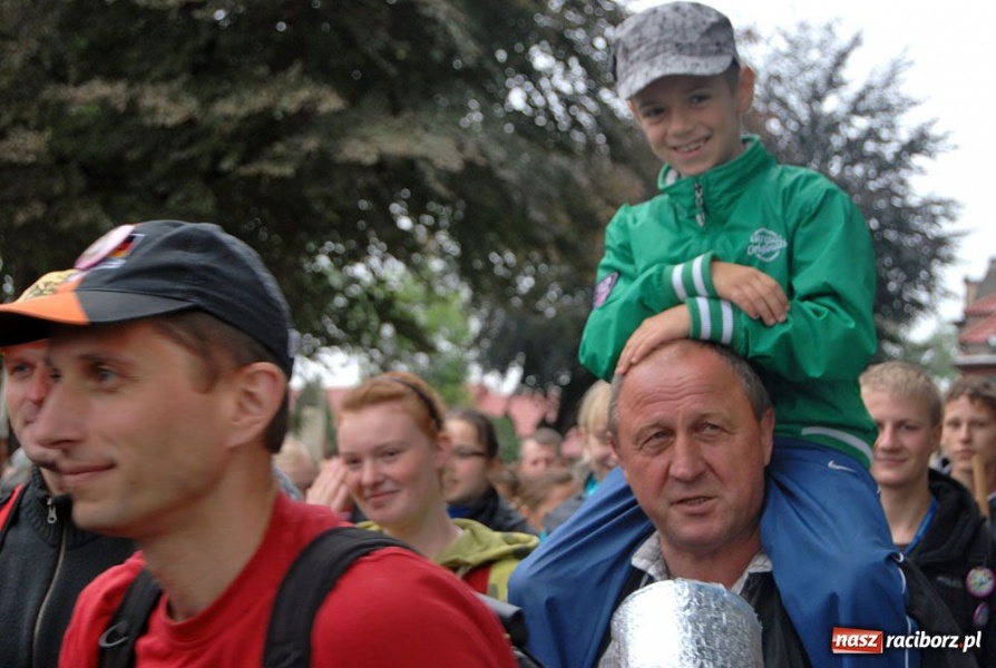 Zdjęcie w galerii na portalu naszraciborz.pl: Pielgrzymi wyruszyli na Jasną Górę wiadomości z regionu