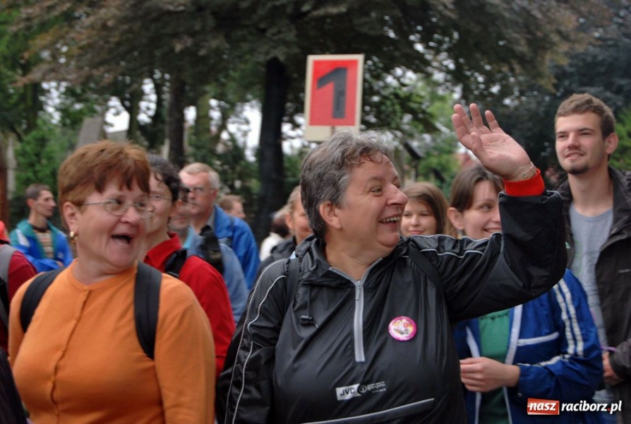 Zdjęcie w galerii na portalu naszraciborz.pl: Pielgrzymi wyruszyli na Jasną Górę wiadomości z regionu