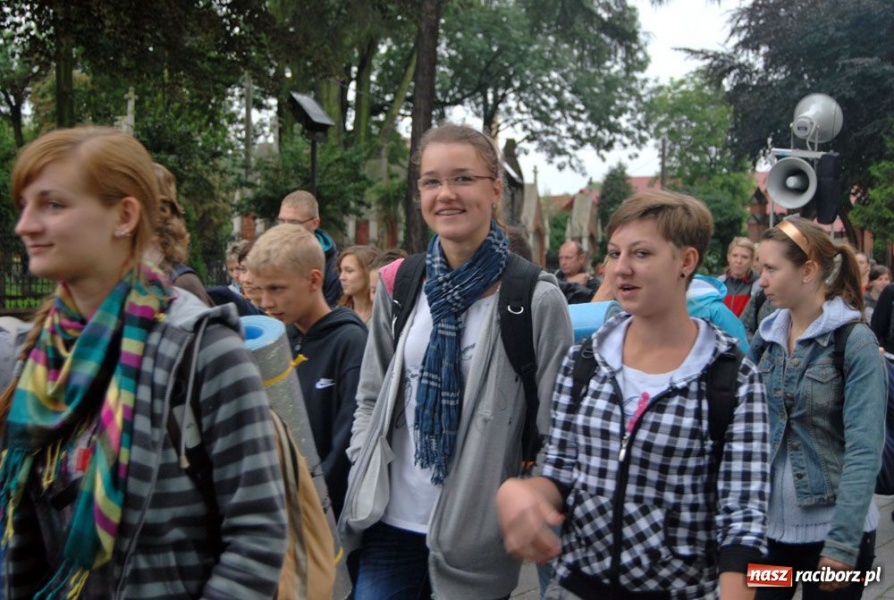 Zdjęcie w galerii na portalu naszraciborz.pl: Pielgrzymi wyruszyli na Jasną Górę wiadomości z regionu