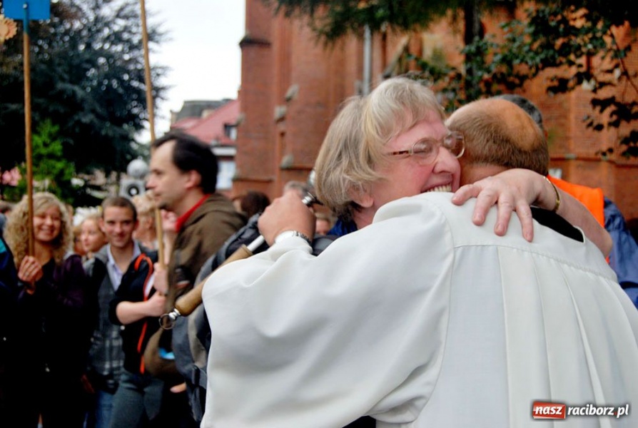 Zdjęcie w galerii na portalu naszraciborz.pl: Pielgrzymi wyruszyli na Jasną Górę wiadomości z regionu