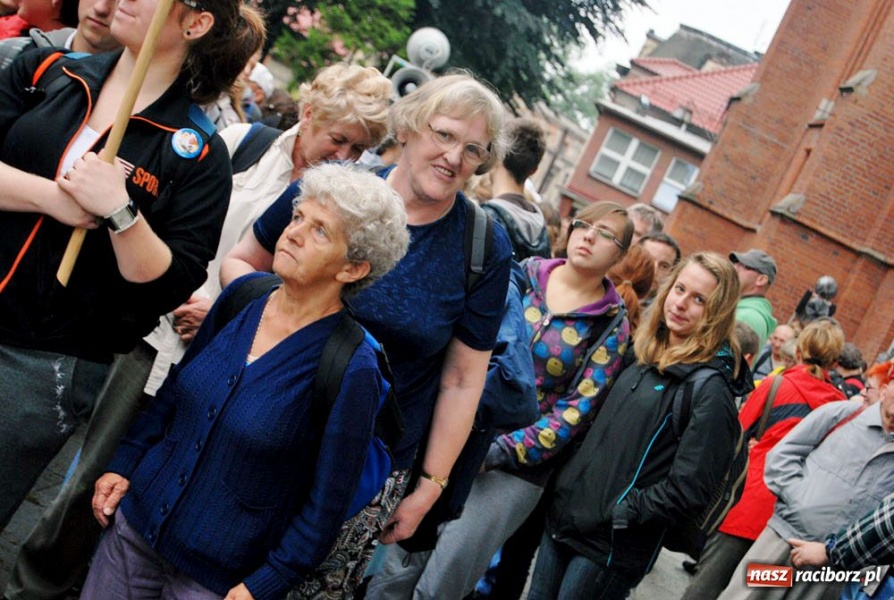 Zdjęcie w galerii na portalu naszraciborz.pl: Pielgrzymi wyruszyli na Jasną Górę wiadomości z regionu